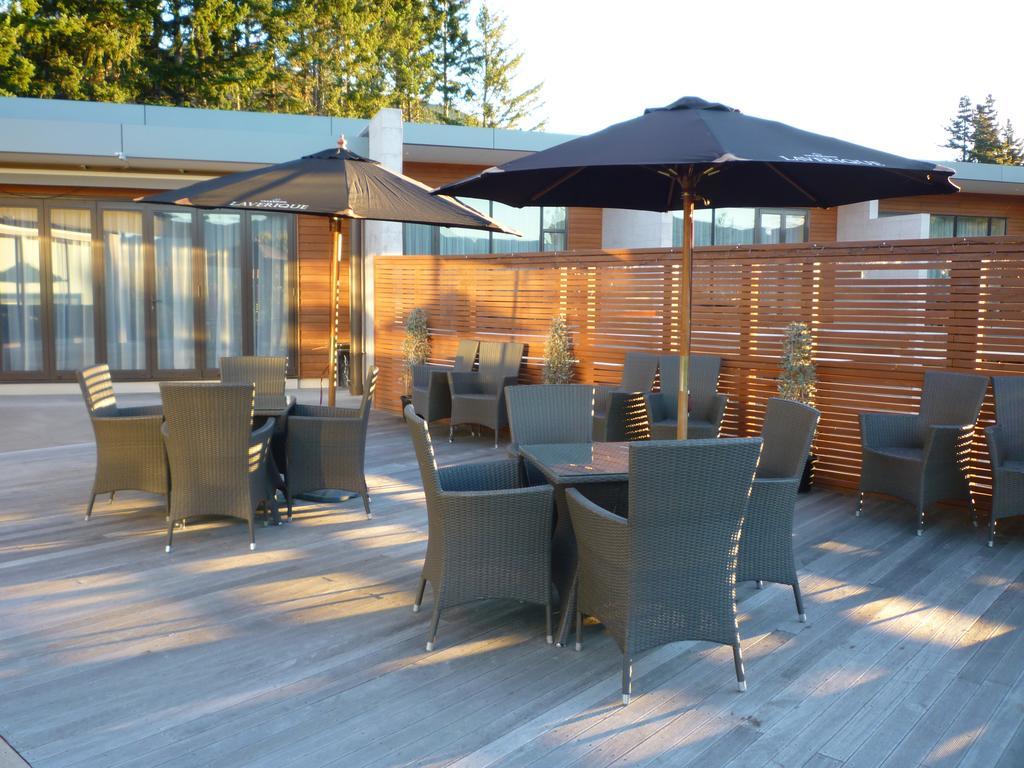 Braemar Lodge And Spa Hanmer Springs Eksteriør bilde The terrace at the hotel