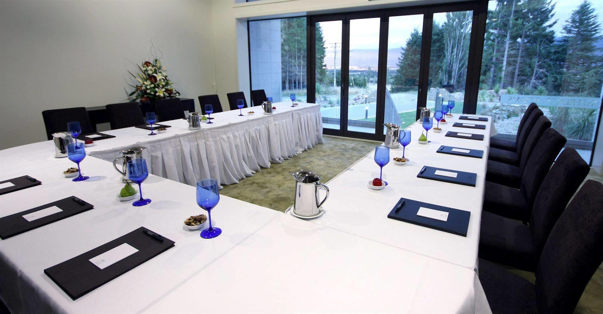 Braemar Lodge And Spa Hanmer Springs Eksteriør bilde A meeting room at the hotel